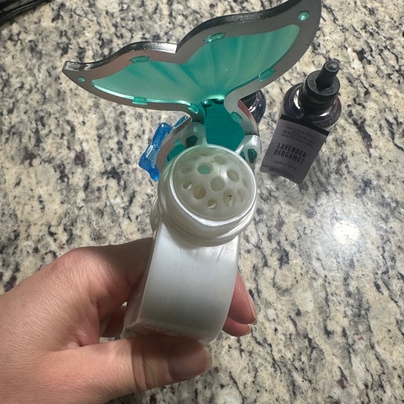 Bath & Body Works Disney Ariel Mermaid Wallflower Plug comes with 2 fragrances - Picture 2 of 3